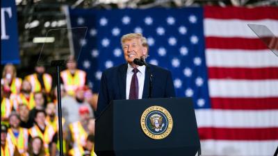 Medewerker Trump weg na gokken op speeches