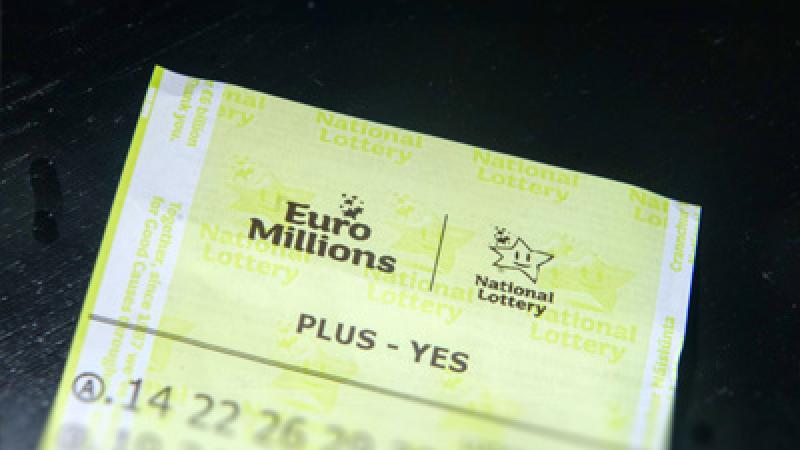 Dolly Parton inspireert EuroMillions-winnares om 67 miljoen euro weg te geven Dolly Parton inspireert EuroMillions-winnares om 67 miljoen euro weg te geven