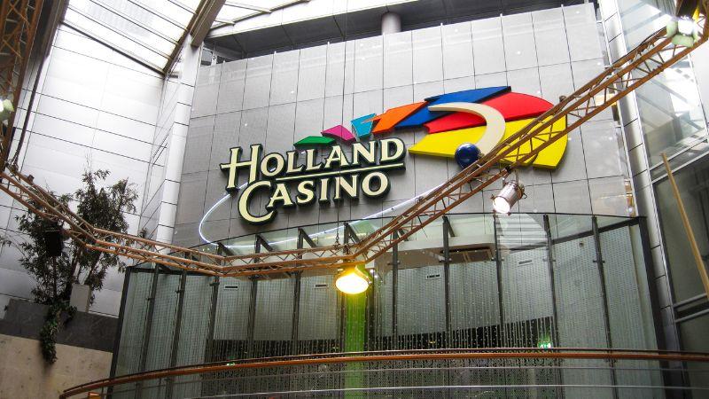 Kinderen in auto achtergelaten voor casinobezoek Rotterdam